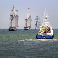 Behördenschiff namens "Wilhelmshaven" vor Großseglern