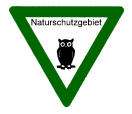 Dreieckiges Schild "Naturschutzgebiet": Grüner Rahmen mit skizzierter Eule.